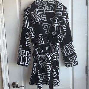 PINK Victoria’s Secret Black and White Robe Shawl Collar Tie Waist Size XS/S
